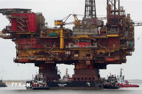 Giàn khoan dầu ở ngoài khơi của Hãng Shell (Anh). (Nguồn: AFP/ TTXVN)