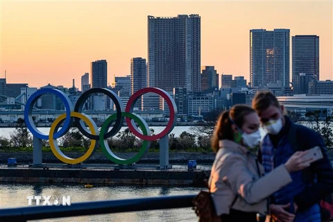 Biểu tượng Olympic tại Tokyo, Nhật Bản. (Ảnh: AFP/TTXVN)