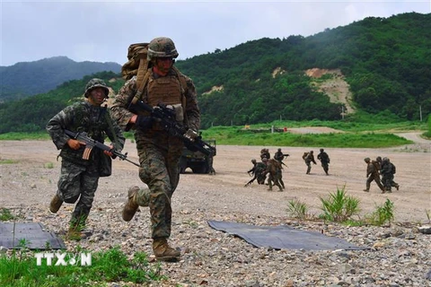 Binh sỹ tham gia diễn tập tại căn cứ quân sự ở cảng Pohang, miền Đông Nam Hàn Quốc. (Ảnh: AFP/TTXVN)