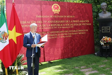 Đại sứ Việt Nam tại Mexico Nguyễn Hoài Dương phát biểu. (Ảnh: Việt Hùng/TTXVN)