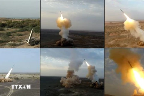 Tên lửa do Iran chế tạo được phóng trong một cuộc tập trận của Lực lượng Vệ binh Cách mạng Iran (IRGC). (Ảnh: AFP/TTXVN)