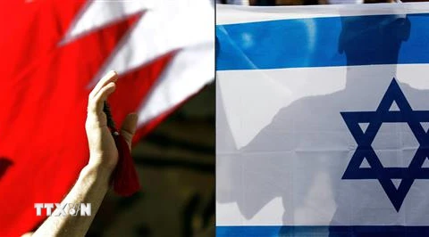 Cờ Bahrain (trái) và cờ Israel (phải). (Ảnh: AFP/TTXVN)