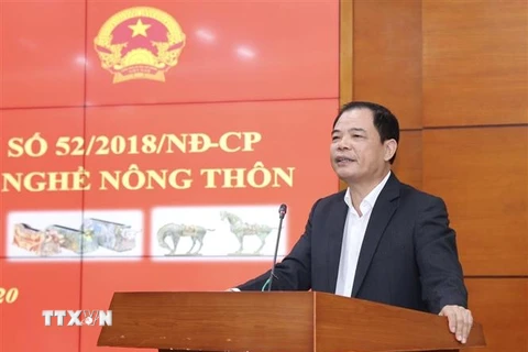 Bộ trưởng Bộ Nông nghiệp và Phát triển nông thôn Nguyễn Xuân Cường phát biểu khai mạc Hội nghị. (Ảnh: Hoàng Hiếu/TTXVN)
