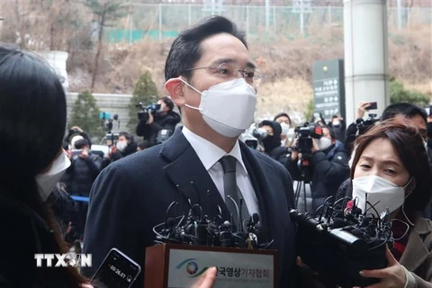 Người thừa kế Tập đoàn Samsung Lee Jae-yong tới Tòa án cấp cao Seoul, Hàn Quốc ngày 18/1. (Ảnh: Yonhap/TTXVN)
