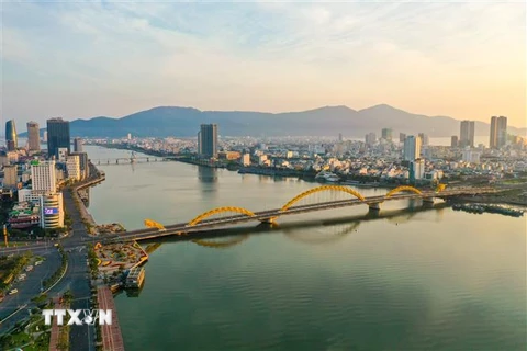 Thành phố Đà Nẵng bên bờ sông Hàn. (Ảnh: Trần Lê Lâm/TTXVN)