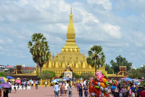 Khách du lịch tại thủ đô Vientiane. (Nguồn: TTXVN)