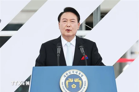 Tổng thống Hàn Quốc Yoon Suk-yeol phát biểu tại lễ kỷ niệm 77 năm Ngày Giải phóng. (Ảnh: Yonhap/TTXVN)