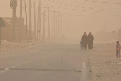 Hơn 1.000 người tại Iran gặp các vấn đề về sức khỏe do bão cát. (Nguồn: IRNA)