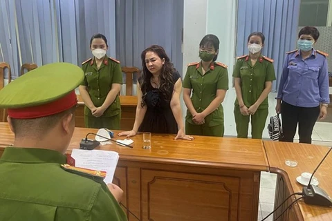 Công bố quyết định khởi tố bị can, lệnh bắt tạm giam bị can Nguyễn Phương Hằng. (Ảnh: Báo Chính phủ)