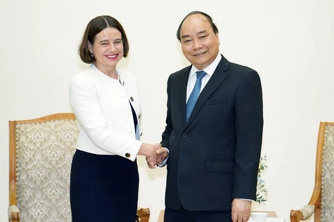 Thủ tướng Nguyễn Xuân Phúc và Đại sứ Australia tại Việt Nam Robyn Mudie. (Ảnh: Thống Nhất/TTXVN)