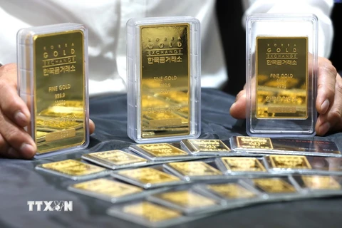 Vàng miếng được trưng bày tại sàn giao dịch ở Seoul của Hàn Quốc. (Ảnh: Yonhap/TTXVN)
