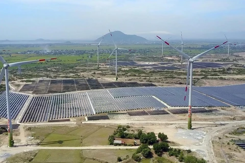 Các dự án năng lượng tái tạo đưa vào vận hành thương mại đã đóng góp đáng kể cho sự phát triển ngành công nghiệp của Ninh Thuận. (Ảnh: Công Thử/TTXVN)
