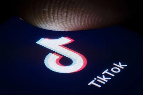 Biểu tượng của TikTok trên màn hình máy tính bảng. (Nguồn: AFP/TTXVN)