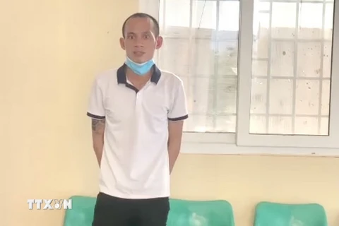 Đối tượng Nguyễn Văn Hậu bị lực lượng chức năng bắt giữ. (Ảnh: TTXVN phát)