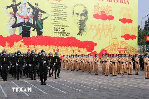 Các lực lượng Công an tỉnh Đồng Nai tham gia Lễ ra quân. (Ảnh: Nguyễn Văn Việt/TTXVN)