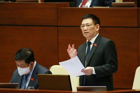 Bộ trưởng Bộ Tài Chính Hồ Đức Phớc giải trình ý kiến của đại biểu Quốc hội. (Ảnh: Phương Hoa/TTXVN)