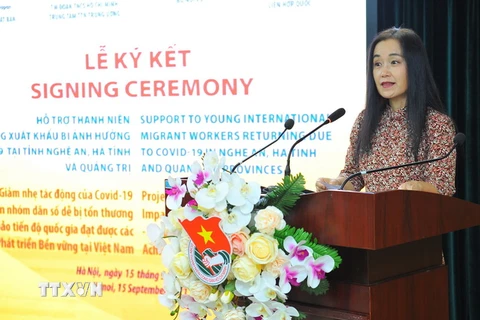 Bà Naomi Kitahara, Trưởng Đại diện Quỹ Dân số Liên hợp quốc tại Việt Nam phát biểu tại buổi lễ. (Ảnh: Minh Đức/TTXVN)
