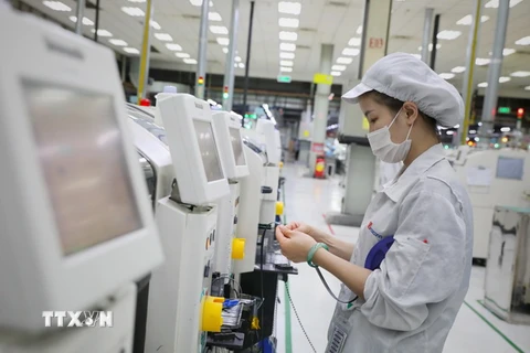 Công nhân ở Bắc Giang tích cực tham gia sản xuất. (Ảnh: Danh Lam/TTXVN)