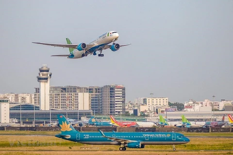 Các hãng hàng không chuẩn bị kỹ càng cho việc mở lại đường bay quốc tế sau thời gian dài bị tạm dừng do ảnh hưởng của dịch COVID-19. (Ảnh: CTV/Vietnam+)