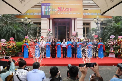 Cắt băng khai mạc Ngày Hội Sách và Văn hóa đọc năm 2022 tại Thư viện Quốc gia Việt Nam, Hà Nội vào ngày 15/4 vừa qua. (Ảnh: Thanh Tùng/TTXVN)