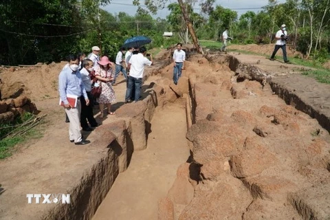 Di chỉ khảo cổ Vòng Thành Đá Trắng, ấp Gò Cát, xã Phước Thuận, huyện Xuyên Mộc được phát hiện từ năm 2002 với nhiều loại hình di tích cùng các di vật. (Ảnh: Hoàng Nhị/TTXVN)