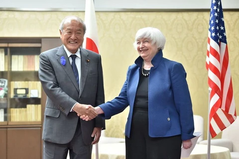 Bộ trưởng Tài chính Mỹ Janet Yellen và người đồng cấp Nhật Bản Shunichi Suzuki tại Tokyo, ngày 12/7. (Nguồn: AFP/Getty Images)