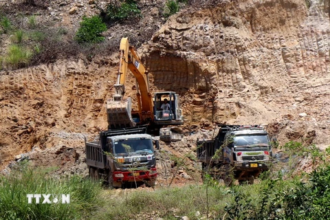 Khu vực mỏ đất Dông Cây Dừa do Công ty TNHH Lý Tuấn khai thác. (Ảnh: Lê Ngọc Phước/TTXVN)