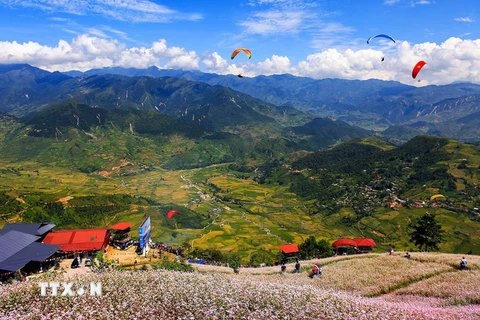 Festival dù lượn trên đỉnh đèo Khau Phạ sẽ được khai mạc trong sự kiện du lịch “Mùa nước đổ” năm 2022. (Ảnh: Tiến Khánh/TTXVN)
