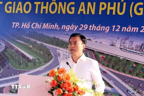 Phó Chủ tịch UBND Thành phố Hồ Chí Minh Bùi Xuân Cường phát biểu tại lễ khởi công. (Ảnh: Tiến Lực/TTXVN)