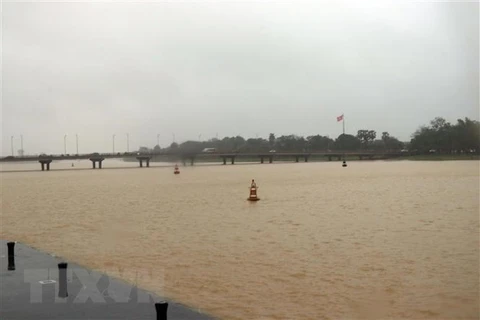 Nước lũ trên sông Hương hồi tháng 4/2022. (Ảnh: Đỗ Trưởng/TTXVN)