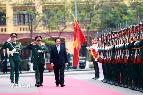 Thủ tướng Phạm Minh Chính thăm, kiểm tra công tác ứng trực của Binh chủng Tăng Thiết giáp 