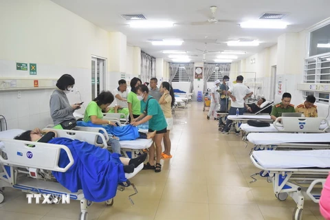 Bệnh viện Thiện Hạnh, thành phố Buôn Ma Thuột, tỉnh Đắk Lắk, tiếp nhận 12 nạn nhân từ vụ tai nạn giao thông nghiêm trọng trên đường tránh Buôn Hồ. (Ảnh: Nguyên Dung/TTXVN)