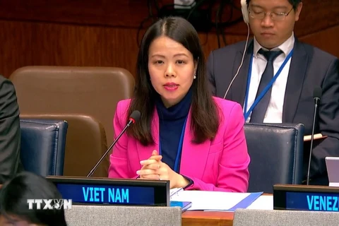 Bà Nguyễn Minh Hằng phát biểu tại Trụ sở Liên hợp quốc ở New York, Mỹ. (Ảnh: TTXVN)