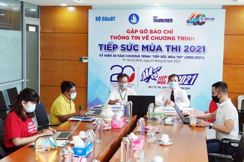 Ban tổ chức gặp mặt báo chí thông tin về chương trình Tiếp sức mùa thi. (Ảnh: PV/Vietnam+)