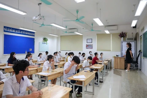 Thí sinh dự thi môn Ngữ văn, kỳ thi Tuyển sinh vào lớp 10 năm 2022-2023 của Hà Nội. (Ảnh: PV/Vietnam+)
