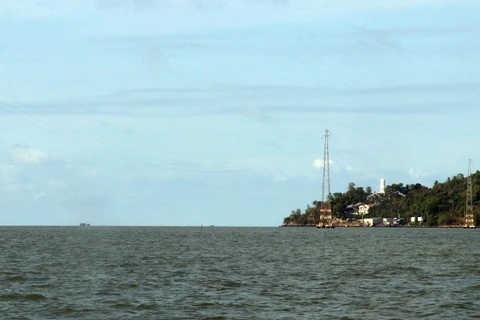 Điện lưới quốc gia tại xã đảo Hòn Tre, huyện Kiên Hải (Kiên Giang). (Ảnh: Lê Huy Hải/TTXVN)