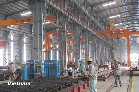 Sản xuất thép tại nhà máy của tập đoàn Hòa Phát. (Ảnh: PV/Vietnam+)