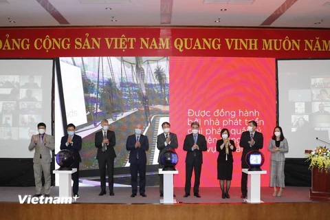 Thứ trưởng Đỗ Thắng Hải và các đại biểu tại Lễ khai mạc Vietnam Foodexpo 2021. (Ảnh: Đức Duy/Vietnam+)