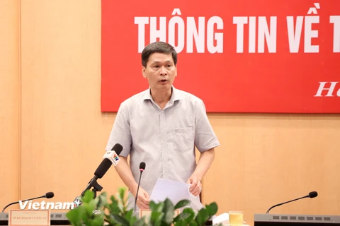 Ông Vũ Cao Cương, Phó Giám đốc Sở Y tế Hà Nội thông tin với báo chí. (Ảnh: Xuân Quảng/Vietnam+)