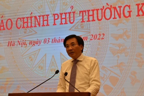 Bộ trưởng Chủ nhiệm Văn phòng Chính phủ Trần Văn Sơn phát biểu tại họp báo. (Ảnh: Xuân Quảng/Vietnam+)