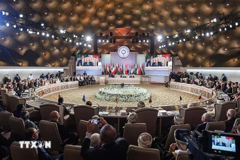 Tổng thống Tunisia Beji Caid Essebsi (giữa) chủ trì Hội nghị thượng đỉnh Liên đoàn Arab (AL) lần thứ 30 ở Tunis, Tunisia ngày 31/3. (Nguồn: AFP/TTXVN) 