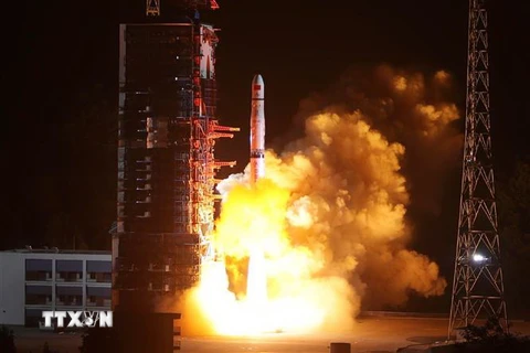 Trung Quốc phóng vệ tinh tiếp âm Queqiao từ Trung tâm phóng vệ tinh Tây Xương, tỉnh Tứ Xuyên, ngày 21/5/2018. (Nguồn: AFP/TTXVN) 