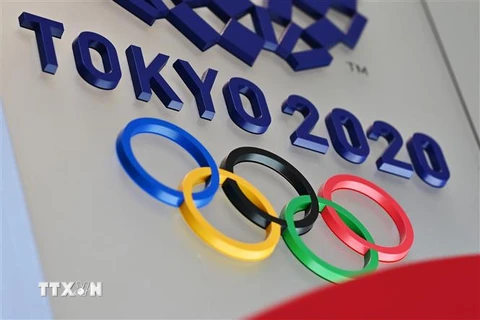 Biểu tượng Olympic Tokyo 2020 tại Tokyo, Nhật Bản, ngày 15/3/2020. (Nguồn: AFP/TTXVN) 