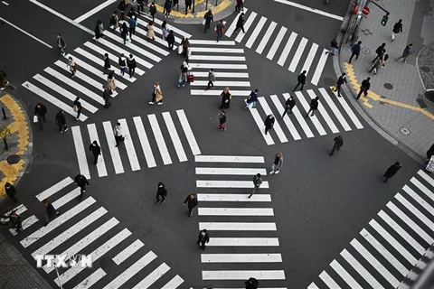 Một điểm giao nhau trên đường phố quận Shinjuku, thủ đô Tokyo, Nhật Bản ngày 7/4/2020. (Nguồn: AFP/TTXVN) 