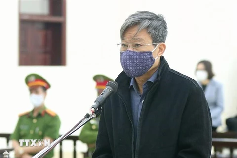 Bị cáo Nguyễn Bắc Son (cựu Bộ trưởng Bộ Thông tin và Truyền thông) khai báo trước hội đồng xét xử. (Ảnh: Doãn Tấn/TTXVN) 