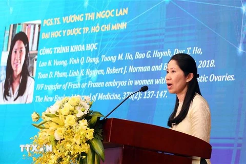 Nhà khoa học đoạt giải, phó giáo sư, tiến sỹ Vương Thị Ngọc Lan phát biểu tại buổi lễ. (Ảnh: Anh Tuấn/TTXVN) 