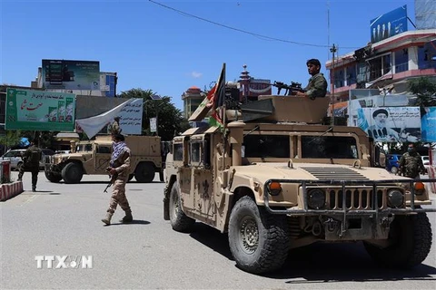 Lực lượng an ninh Afghanistan trong chiến dịch truy quét phiến quân Taliban ở Kunduz. (Nguồn: AFP/TTXVN) 