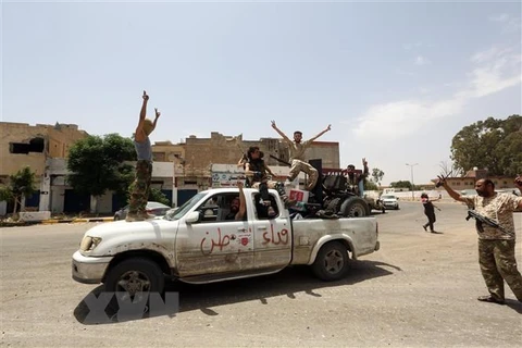 Lực lượng ủng hộ Chính phủ do Liên hợp quốc bảo trợ tại khu vực Qasr bin Ghashir, phía Nam Tripoli, Libya ngày 4/6/2020. (Nguồn: THX/TTXVN) 