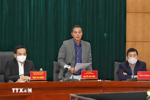 Chủ tịch Ủy ban Nhân dân thành phố Hải Phòng Nguyễn Văn Tùng phát biểu tại hội nghị. (Ảnh: TTXVN) 