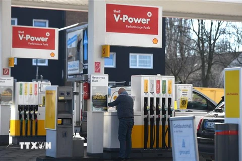 Trạm bán xăng dầu ở Essen, miền Tây Đức. (Ảnh: AFP/TTXVN) 